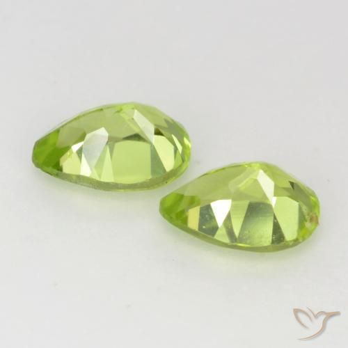 Shop natural 0.88ct 薄いライブリーグリーン ペリドット gems, 洋梨の形, from 中国 at GemSelect. In stock, global shipping!
