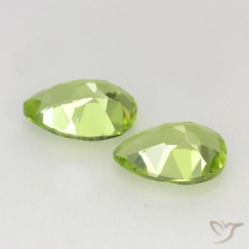 Shop natural 0.94ct 薄いライブリーグリーン ペリドット gems, 洋梨の形, from 中国 at GemSelect. In stock, global shipping!