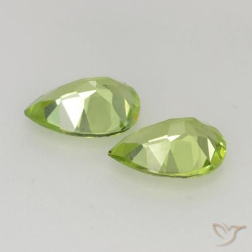 Shop natural 0.75ct 薄いライブリーグリーン ペリドット gems, 洋梨の形, from 中国 at GemSelect. In stock, global shipping!