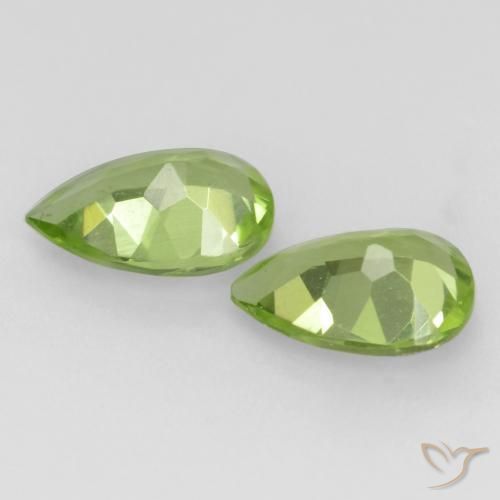 Shop natural 0.74ct 薄いライブリーグリーン ペリドット gems, 洋梨の形, from 中国 at GemSelect. In stock, global shipping!