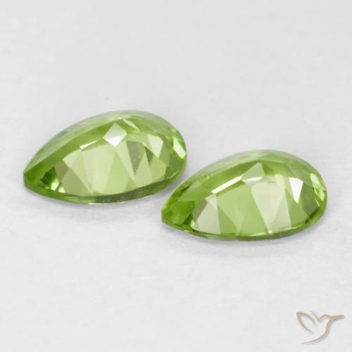 Shop natural 0.81ct 薄いライブリーグリーン ペリドット gems, 洋梨の形, from 中国 at GemSelect. In stock, global shipping!