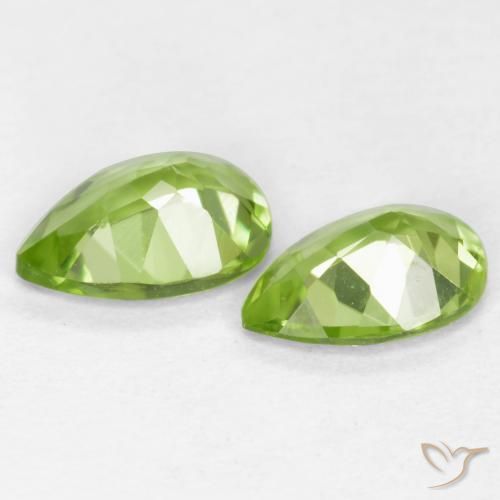 Shop natural 0.76ct 薄いライブリーグリーン ペリドット gems, 洋梨の形, from 中国 at GemSelect. In stock, global shipping!