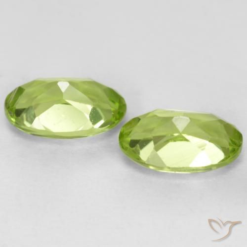 Shop natural 0.97ct 薄いライブリーグリーン ペリドット gems, 楕円形, from 中国 at GemSelect. In stock, global shipping!