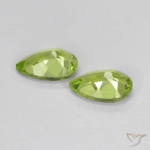 Shop natural 0.93ct 薄いライブリーグリーン ペリドット gems, 洋梨の形, from 中国 at GemSelect. In stock, global shipping!