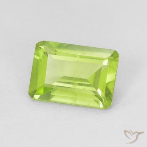 0.95カラットの天然鮮やかなグリーンペリドット、八角形 / エメラルドカット、VS