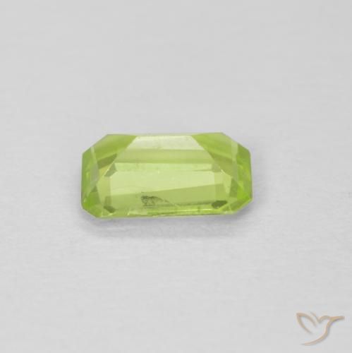 0.49カラットの天然ミディアムグリーンペリドット、八角形 / エメラルドカット、VVS-VS