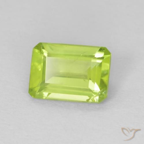 0.95カラットの天然鮮やかなグリーンペリドット、八角形 / エメラルドカット、VS