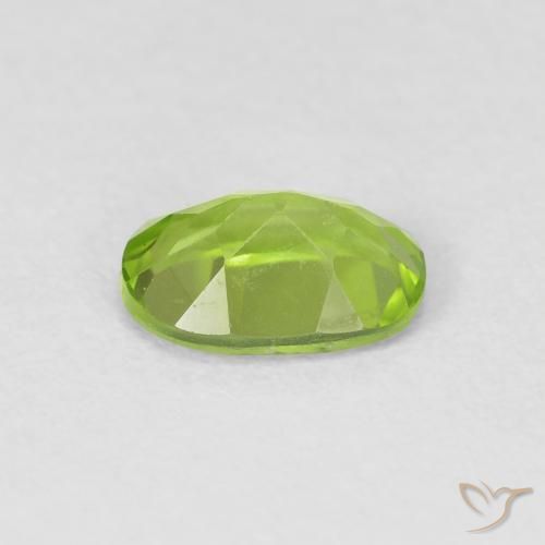 0.89カラットの天然Medium Light-Greenペリドット、楕円形、VVS-VS