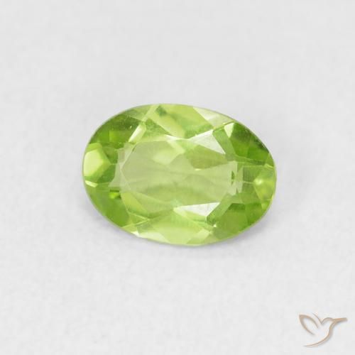 0.71カラットの天然Medium Light-Greenペリドット、楕円形、VVS-VS
