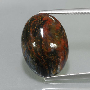 7.68カラットの天然マルチカラーピーターサイト（18.1×13.2 mm・オーバルカット）