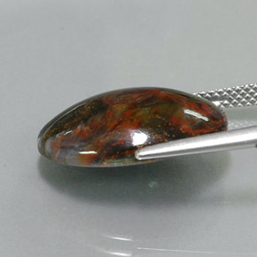 7.68カラットの天然マルチカラーピーターサイト（18.1×13.2 mm・オーバルカット）