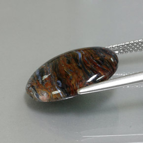 6.80カラットの天然マルチカラーピーターサイト（16.9×13.2 mm・オーバルカット）