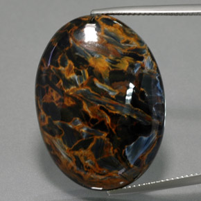 36.58カラットの天然灰色がかった青ピーターサイト（30.2×22.2 mm・オーバルカット）