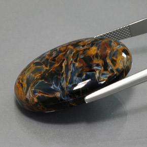 36.58カラットの天然灰色がかった青ピーターサイト（30.2×22.2 mm・オーバルカット）