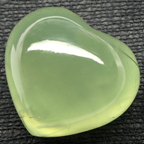 48.76カラットの天然ライムグリーンプレナイト（22×19.7 mm・透明）