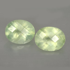 カラットの天然グリーンプレナイト（9.9×8 mm・透明）