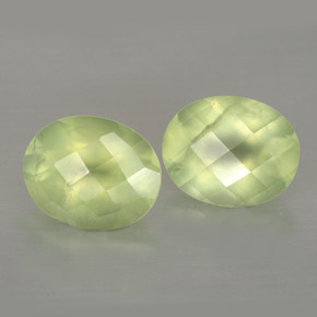 カラットの天然グリーンプレナイト（10×8.1 mm・透明）