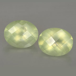 カラットの天然グリーンプレナイト（10×8.1 mm・透明）