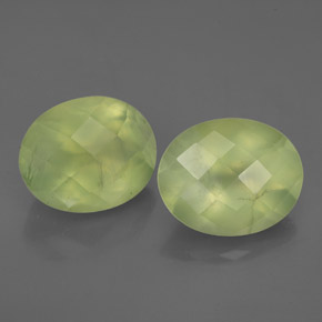 カラットの天然グリーンプレナイト（10×8.1 mm・透明）