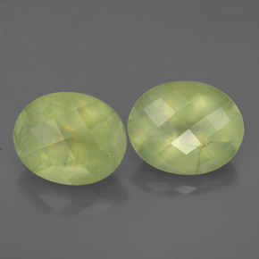 カラットの天然グリーンプレナイト（10×8.1 mm・透明）