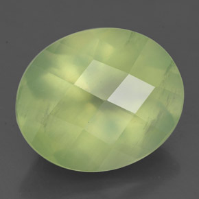 4.99カラットの天然グリーンプレナイト（12.1×10 mm・透明）