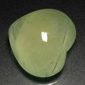 40.95カラットの天然ライムグリーンプレナイト（22×19.8 mm・透明）