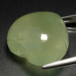 40.95カラットの天然ライムグリーンプレナイト（22×19.8 mm・透明）