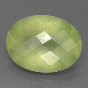 8.52カラットの天然グリーンプレナイト（16×12.1 mm・透明）