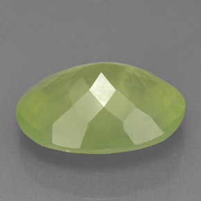 8.52カラットの天然グリーンプレナイト（16×12.1 mm・透明）