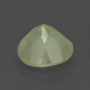 1.90カラットの天然グリーンプレナイト（7.98 mm・透明）