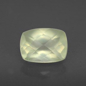1.60カラットの天然グリーンプレナイト（8.1×6 mm・透明）