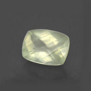1.60カラットの天然グリーンプレナイト（8.1×6 mm・透明）