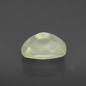1.60カラットの天然グリーンプレナイト（8.1×6 mm・透明）