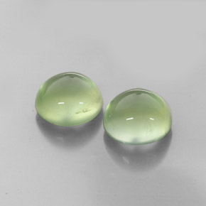 カラットの天然グリーンプレナイト（10.19 mm・透明）