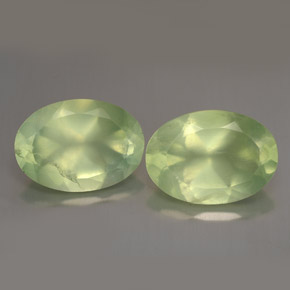 カラットの天然グリーンプレナイト（13.9×10 mm・透明）