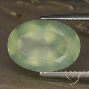 5.88カラットの天然Medium Green プレナイト、楕円形、透明/半透明