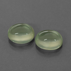 カラットの天然グリーンプレナイト（8.8×7.2 mm・透明）
