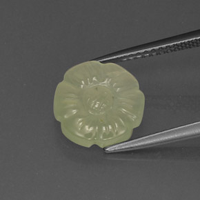 2.98カラットの天然グリーンプレナイト（10×9.8 mm・ファンシーシェイプ）