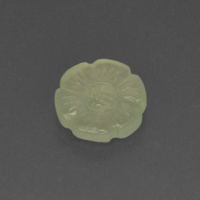 2.98カラットの天然グリーンプレナイト（10×9.8 mm・ファンシーシェイプ）