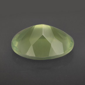 8.93カラットの天然ライムグリーンプレナイト（16×12 mm・透明）