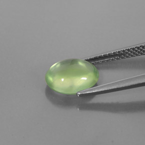 2.11カラットの天然グリーンプレナイト（9.2×7.4 mm・オーバルカット）