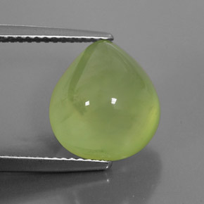 6.81カラットの天然グリーンプレナイト（12×11 mm・洋梨の形）