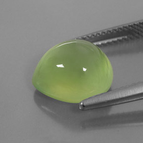 6.81カラットの天然グリーンプレナイト（12×11 mm・洋梨の形）