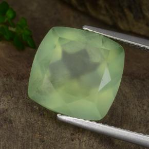 7.15カラットの天然Pale Pear Green プレナイト（12×11.9 mm・透明）