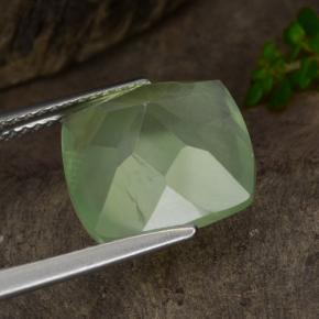 7.15カラットの天然Pale Pear Green プレナイト（12×11.9 mm・透明）