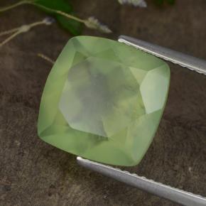 6.62カラットの天然Yellow Green プレナイト（11.9×11.6 mm・透明）