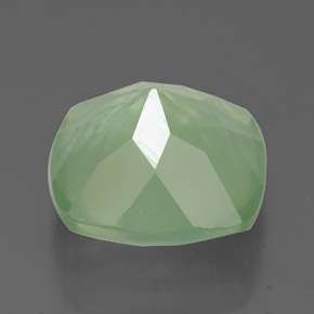 7.04カラットの天然グリーンプレナイト（12×12 mm・透明）