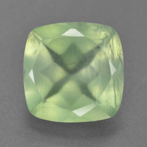6.68カラットの天然薄いペアーグリーンプレナイト（12.1×12 mm・クッションカット）