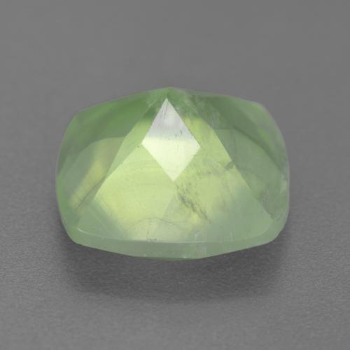 6.68カラットの天然薄いペアーグリーンプレナイト（12.1×12 mm・クッションカット）