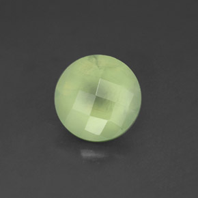 1.93カラットの天然グリーンプレナイト（7.98 mm・透明）